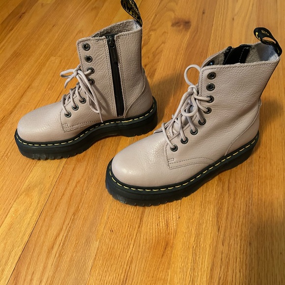 Dr. Martens Jadon III women’s size 8 - Picture 2 of 15